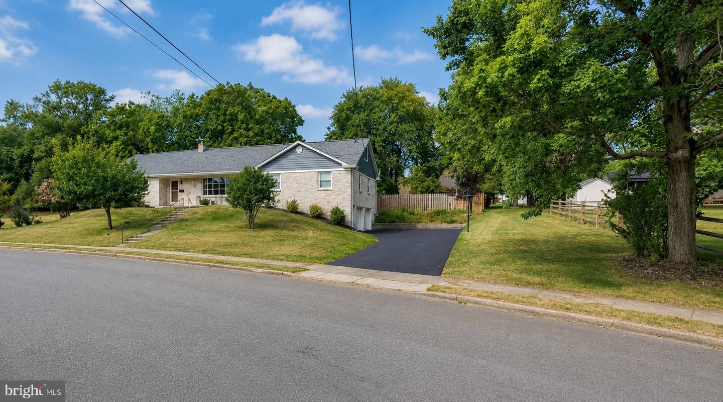 642 Knoll Drive, Lansdale