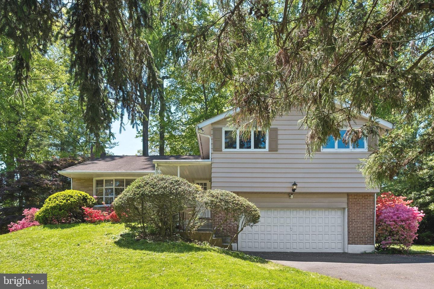 1076 Devon Road, Jenkintown