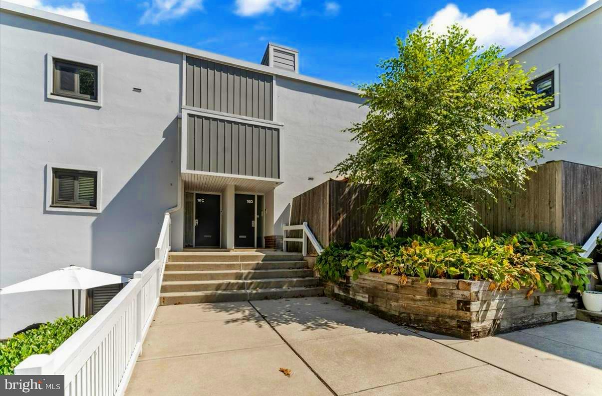 1750 Oakwood Terrace #16c