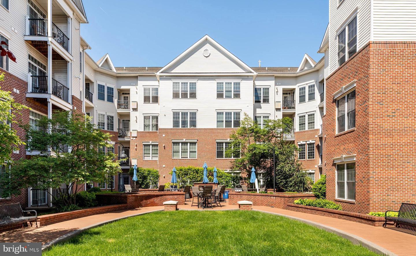 200 W Elm Street #1231