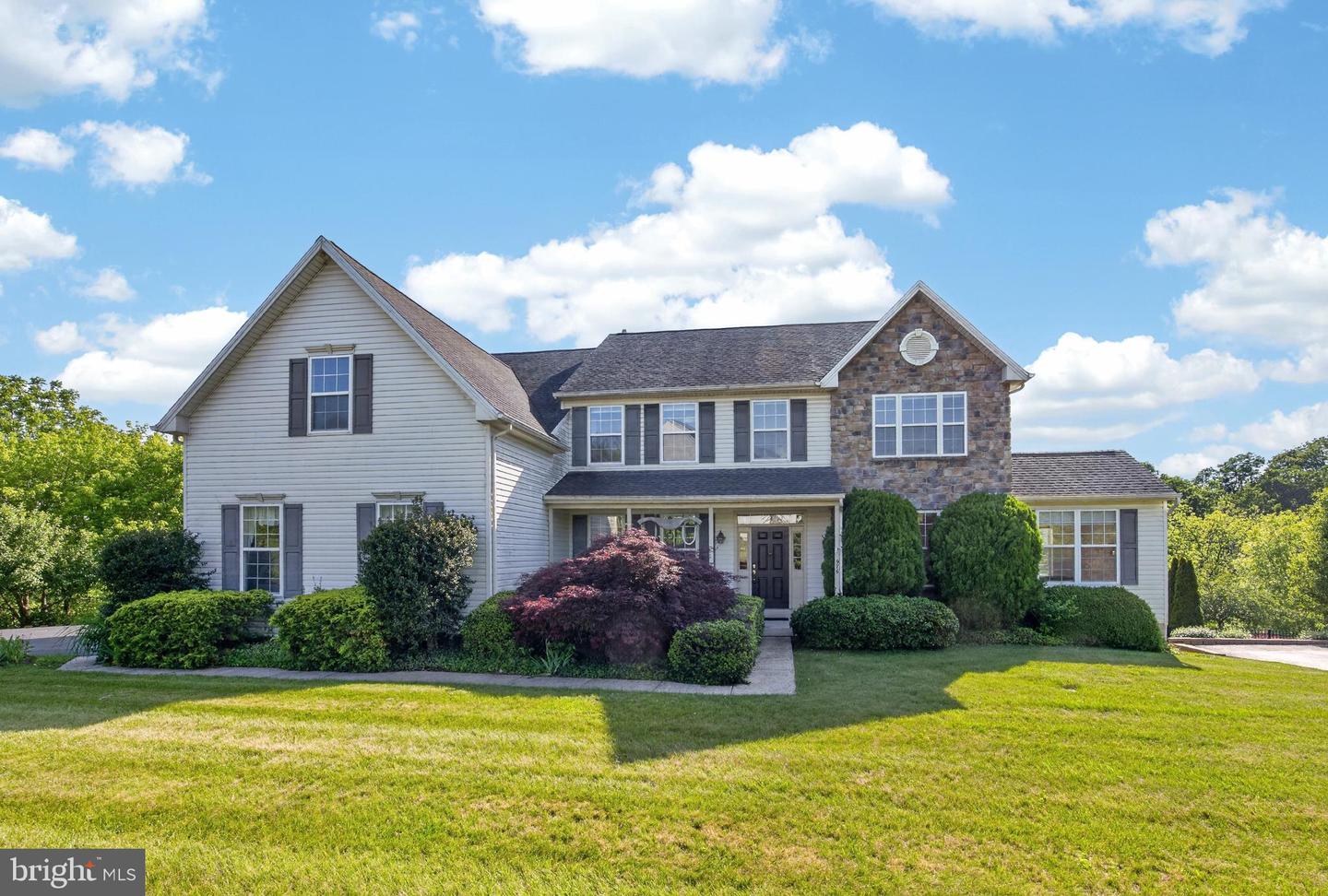 976 Stuart Drive