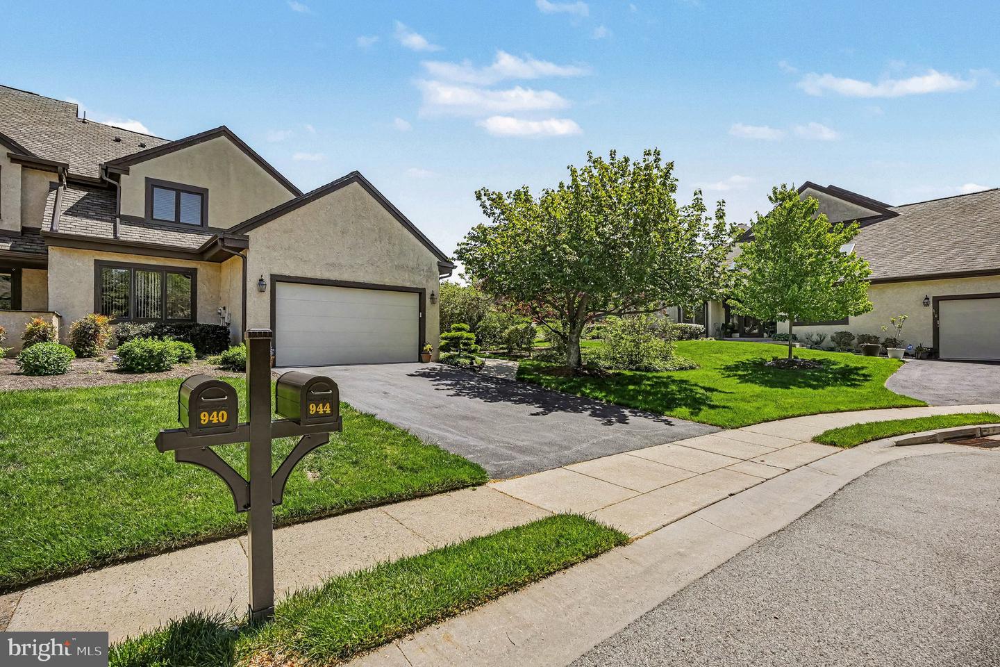 944 Hedgerow Court