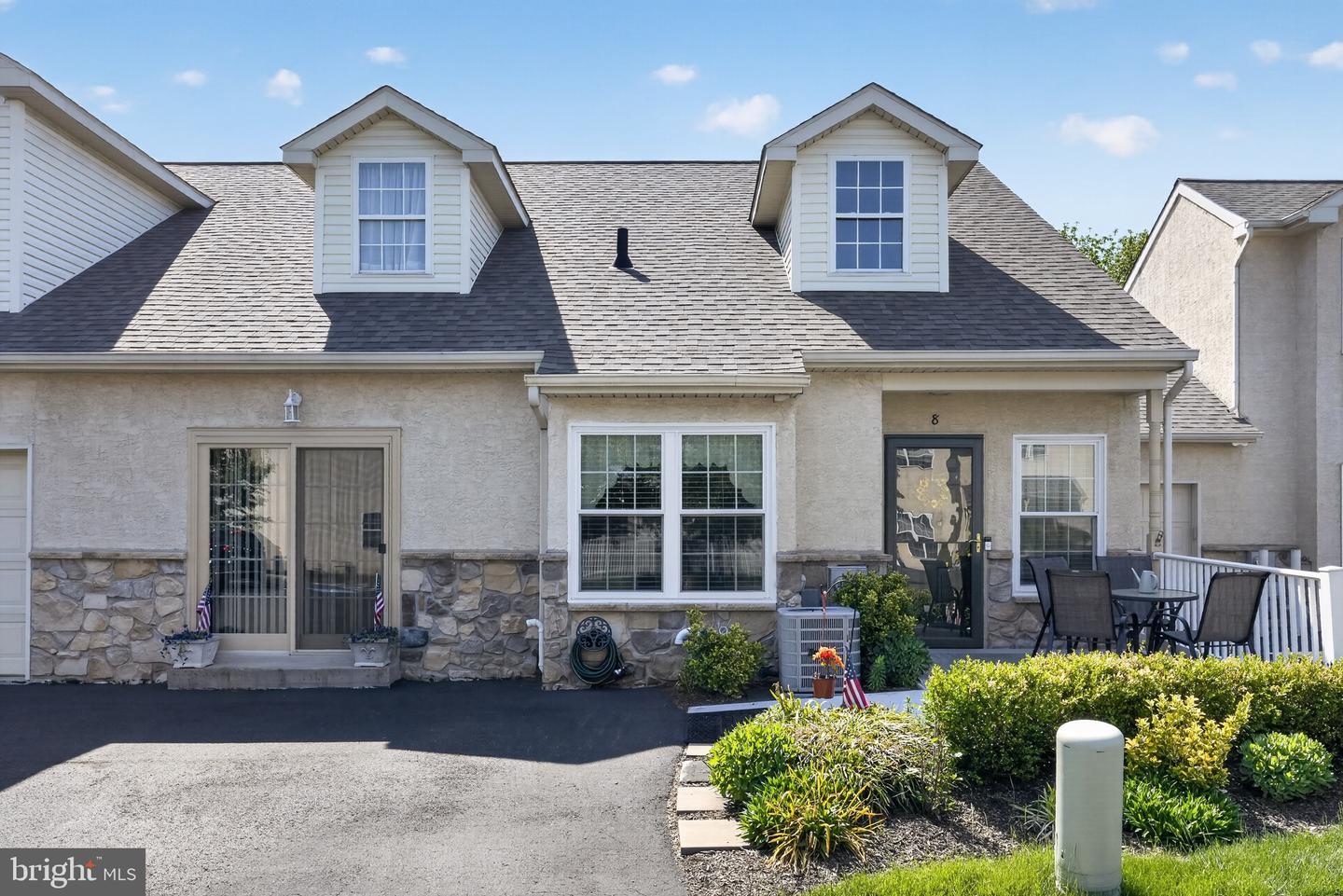 8 Stuart Drive #8
