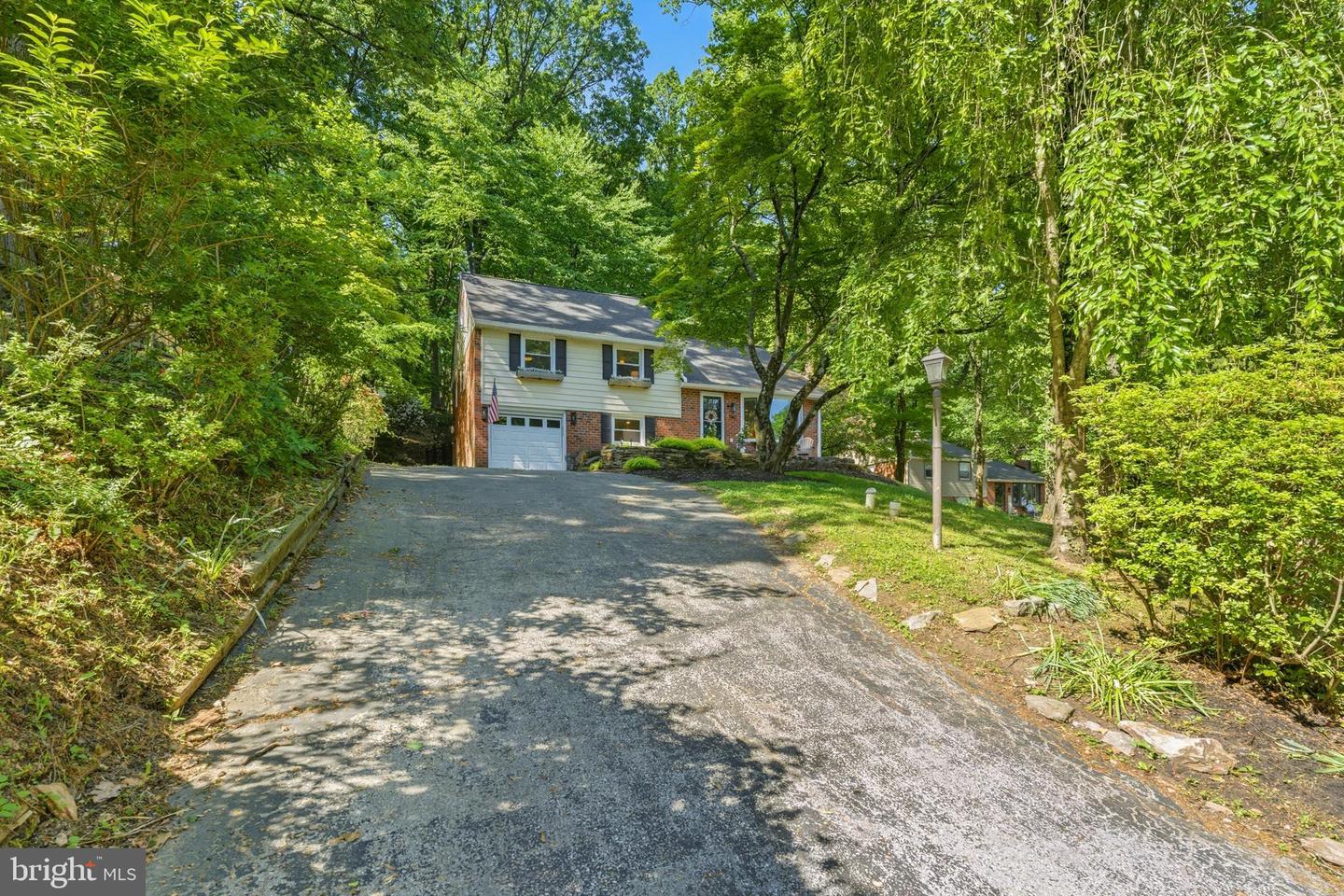 582 Forest Road, Wayne