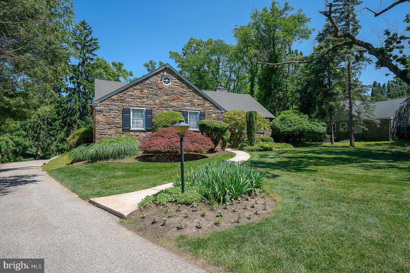 1125 Hillcrest Road