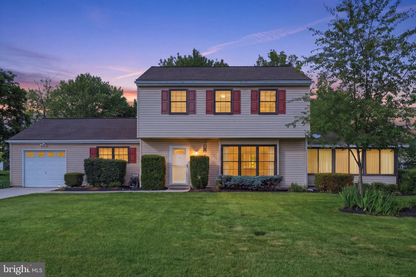2049 Hawthorne Lane