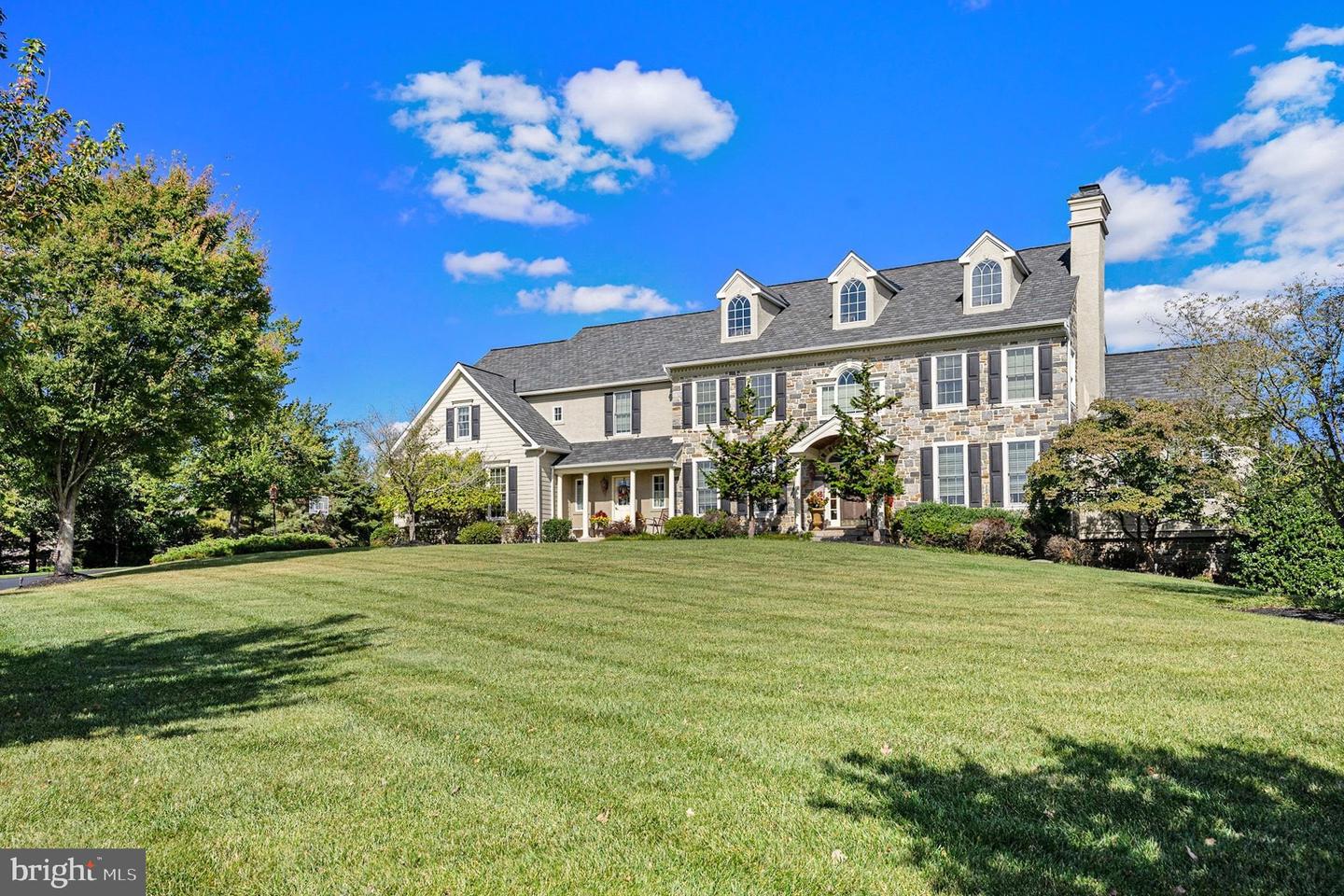 876 Ashbourne Way