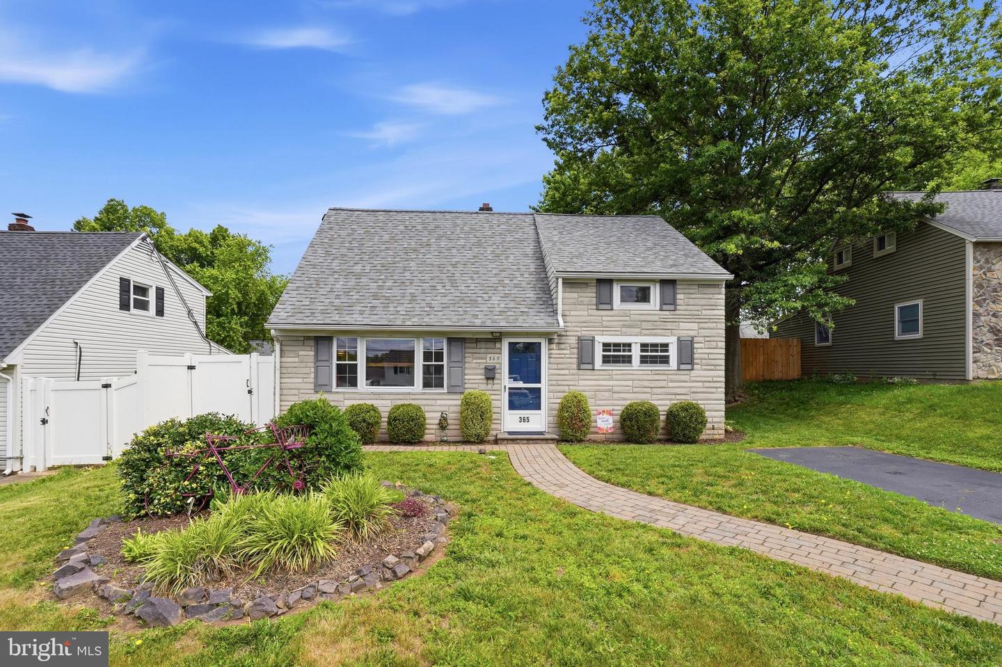 365 W King Street