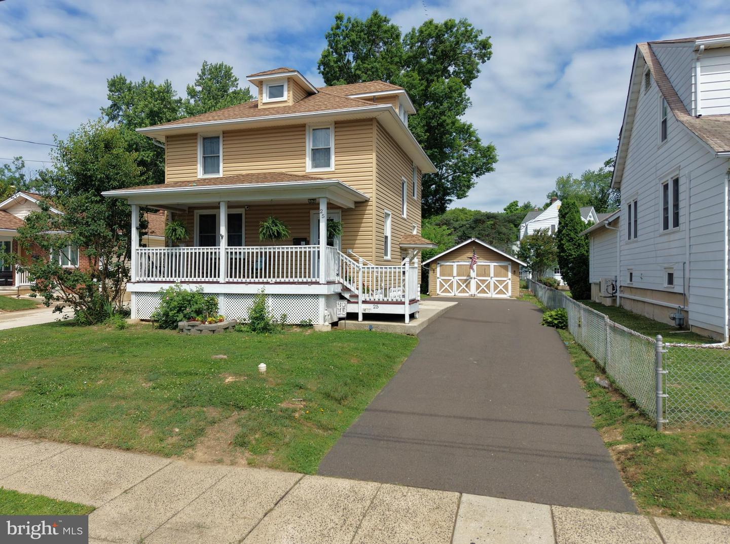 25 Center Avenue