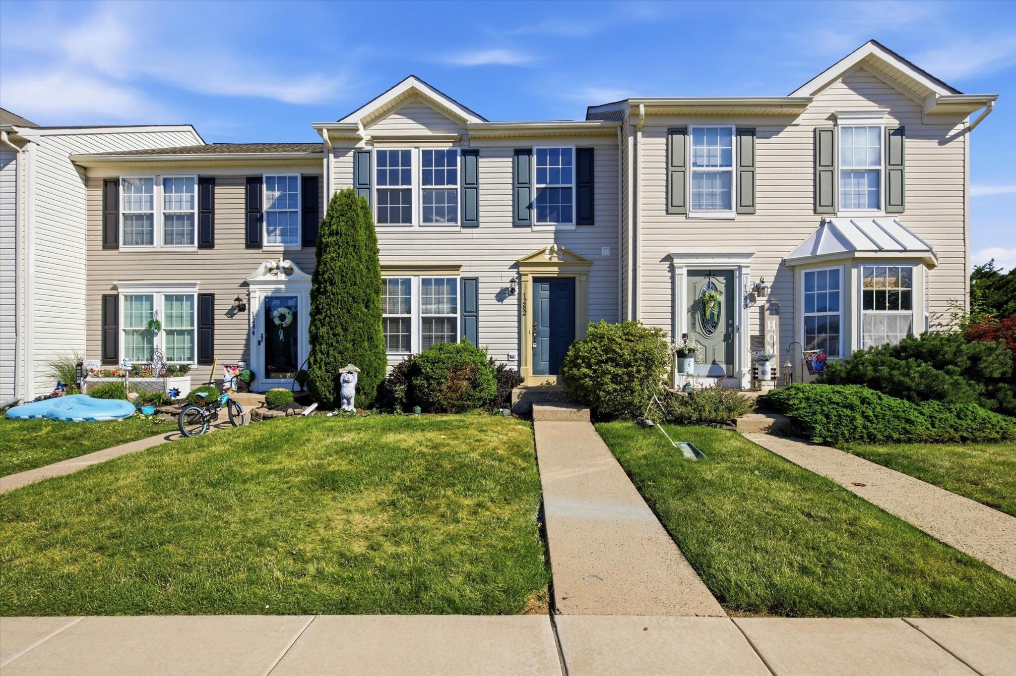 1282 Hunter Lane