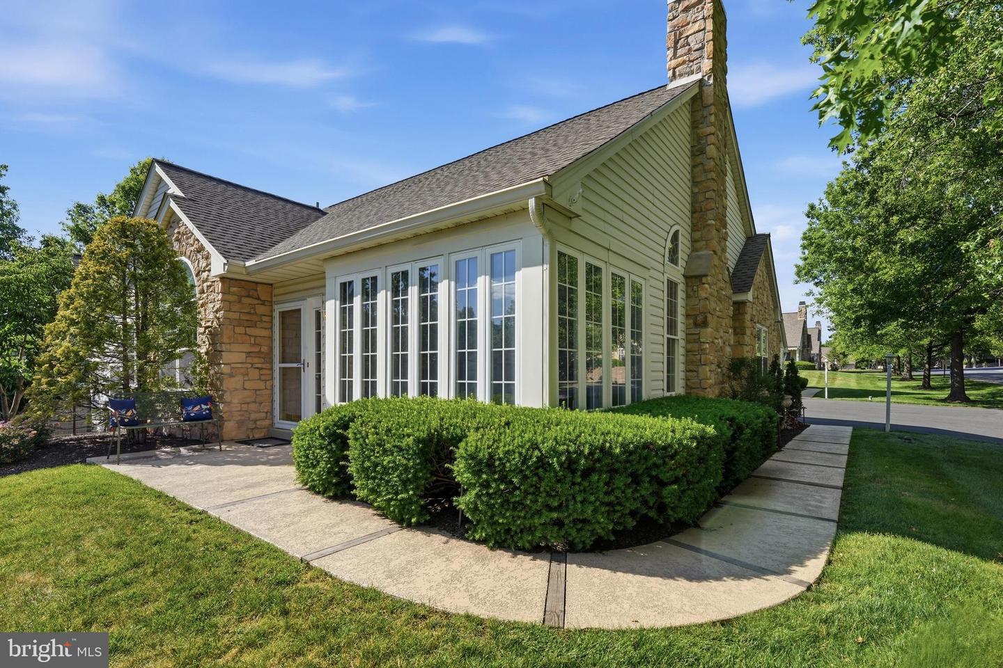 185 Lions Gate Circle