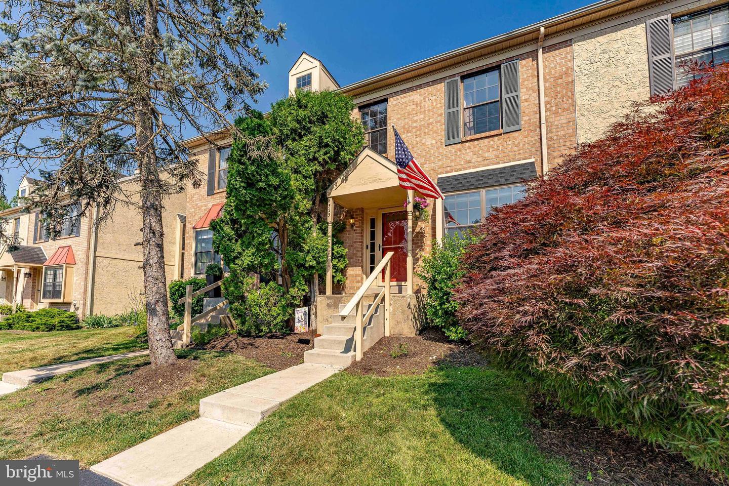 525 Bassett Lane