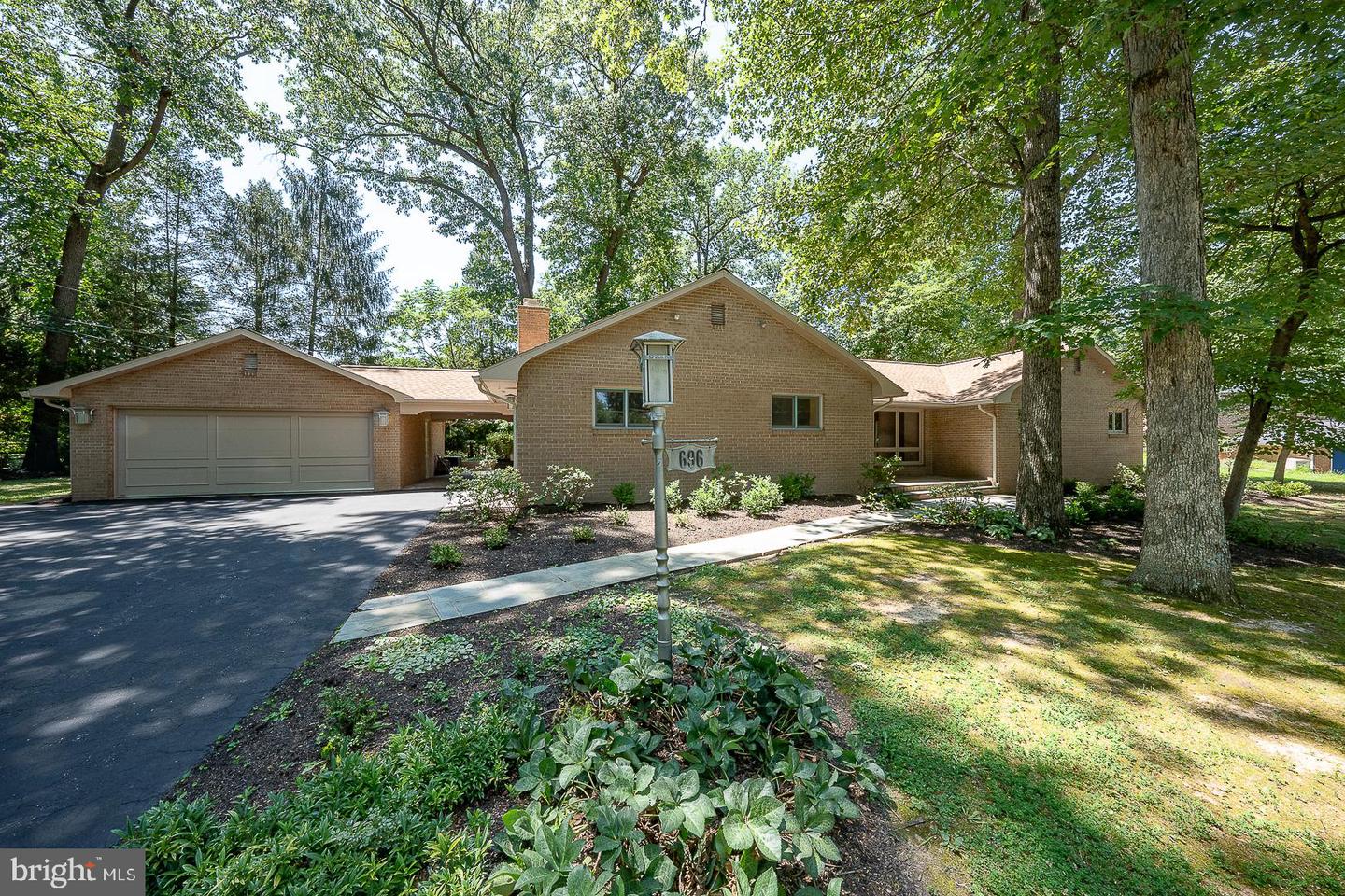 696 Forest Road, Wayne