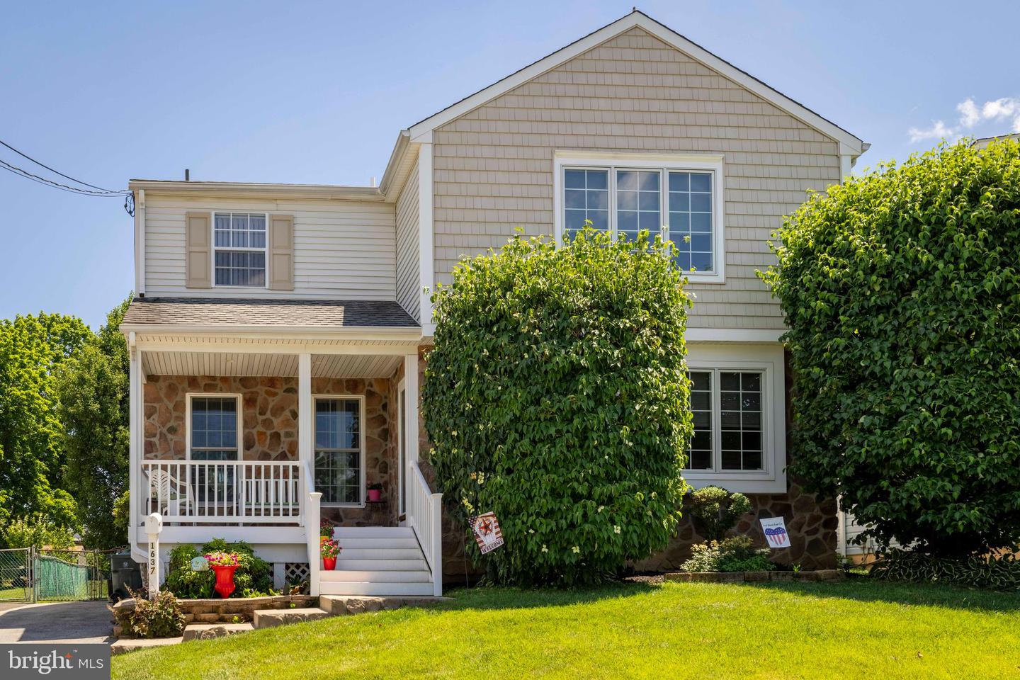 1637 Crestview Avenue