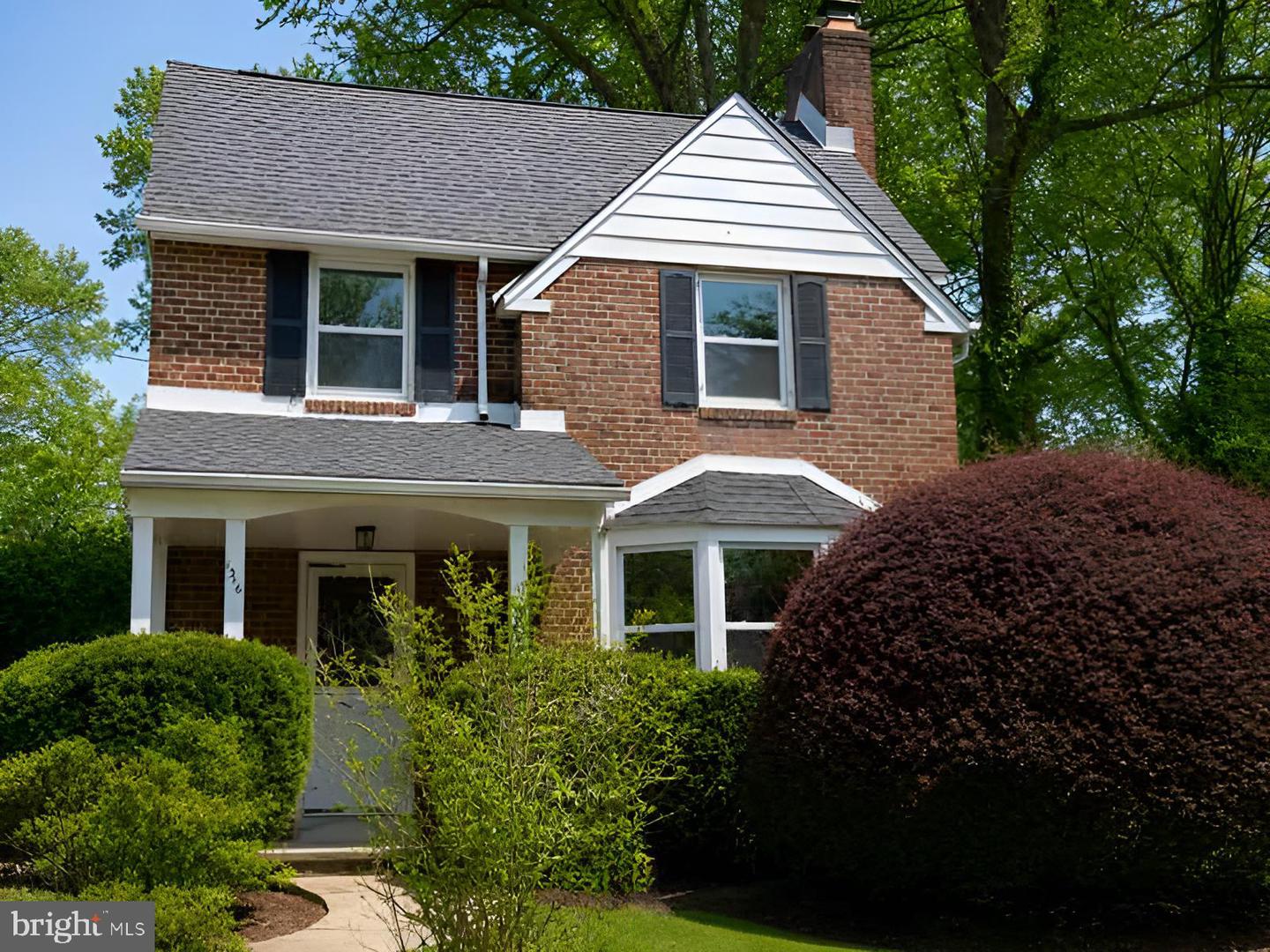 1516 Surrey Lane