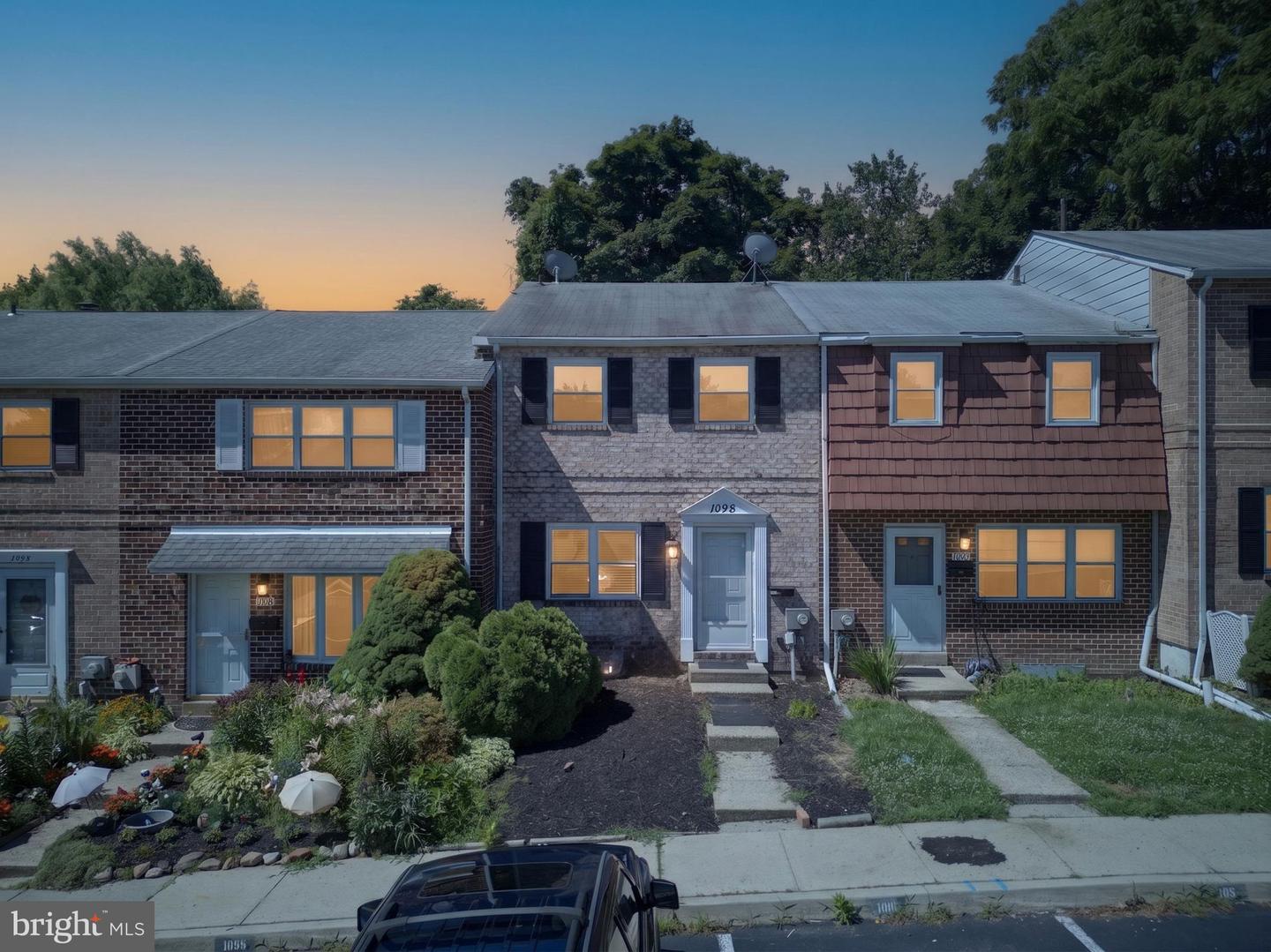 1098 Bayless Place