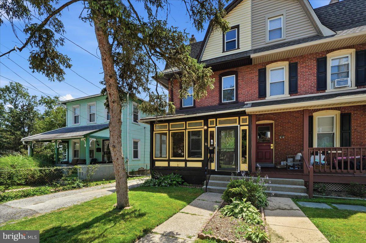 16 W Spring Avenue