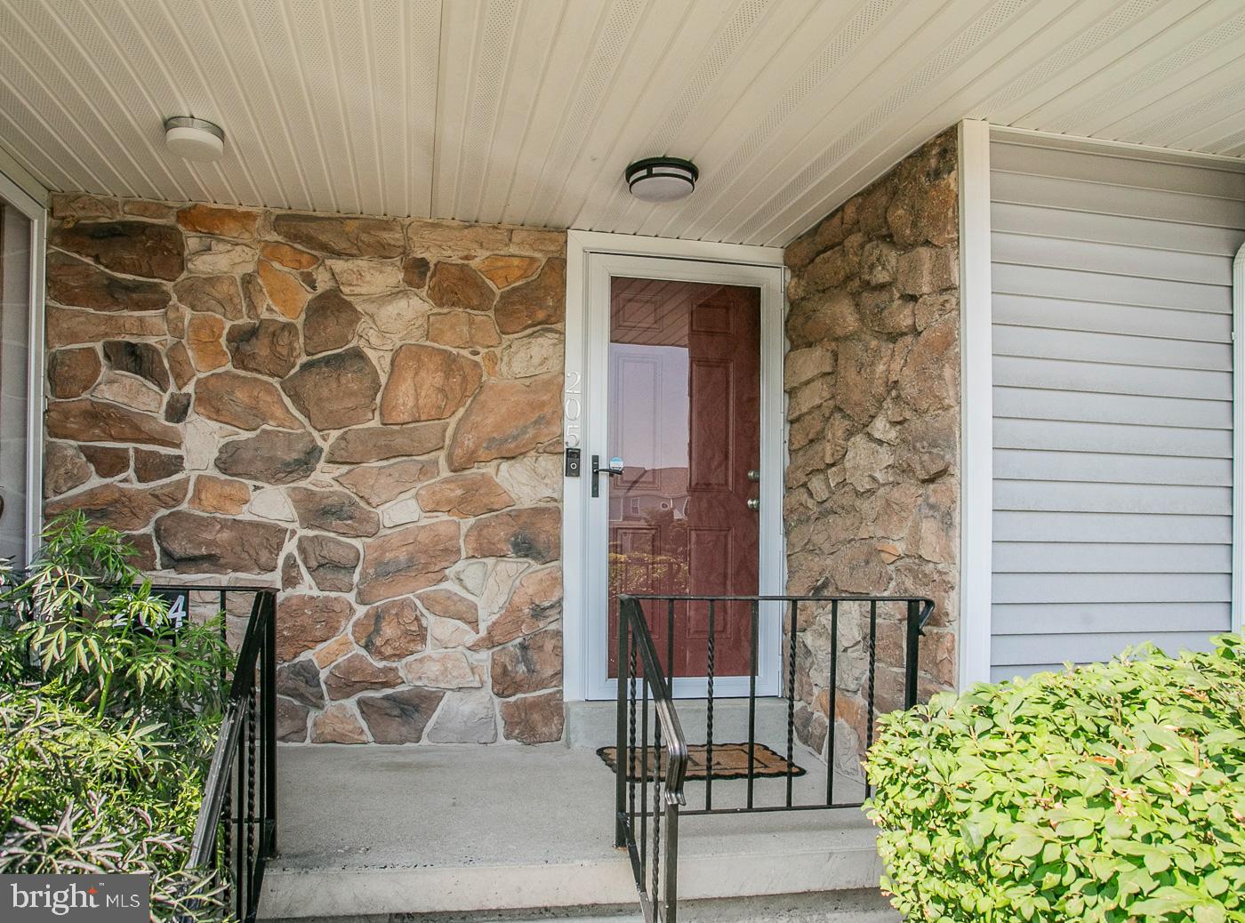 205 Tupelo Grove