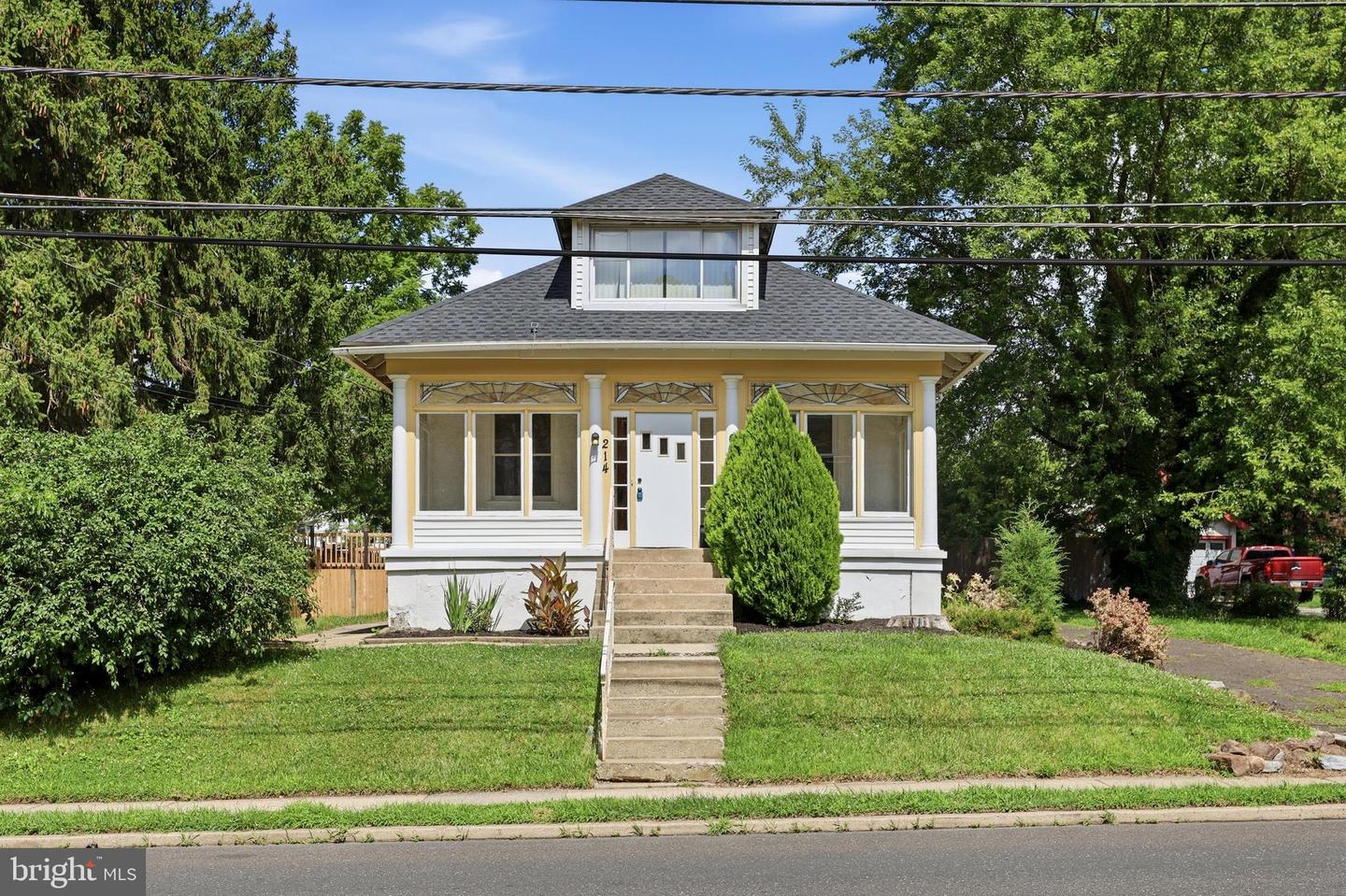 214 N Hills Avenue