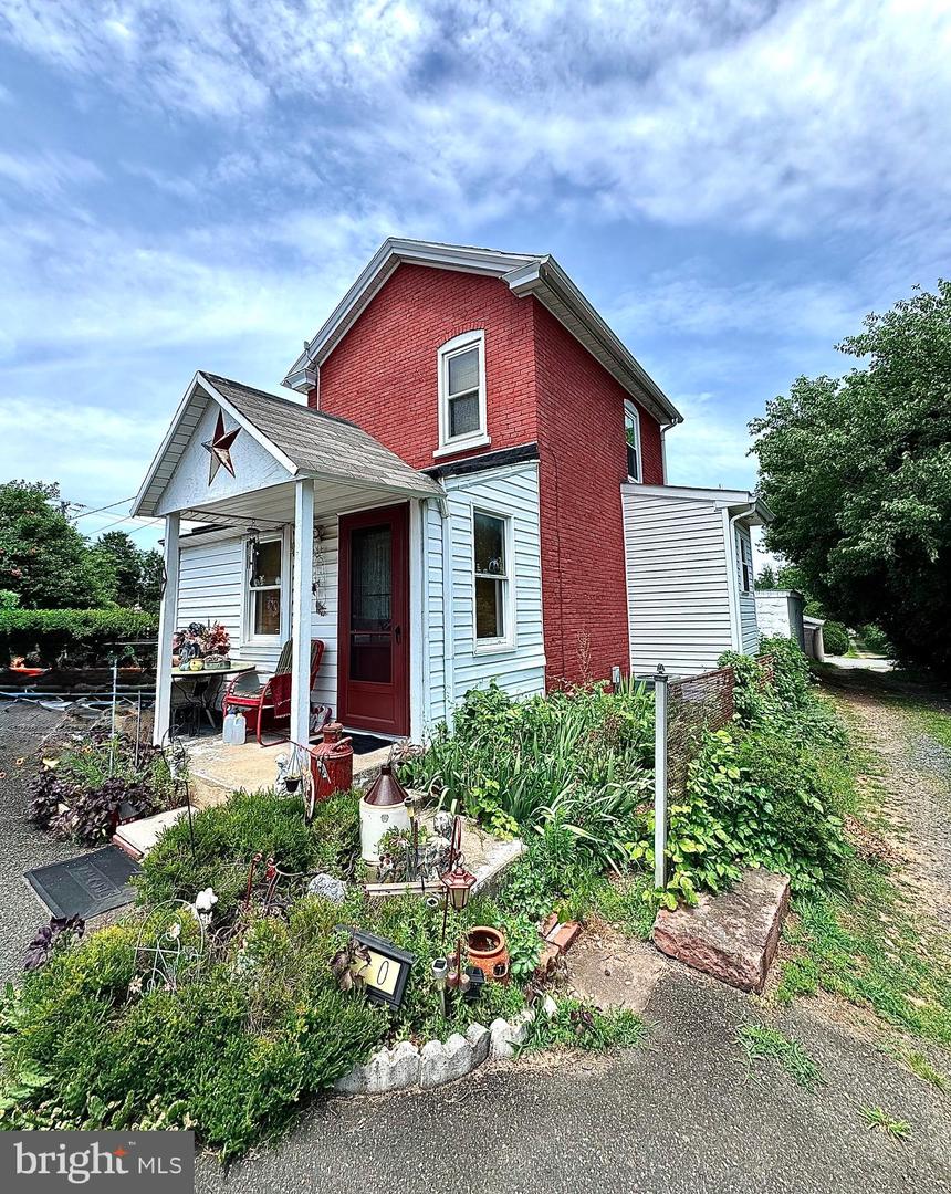 120 E Race Street
