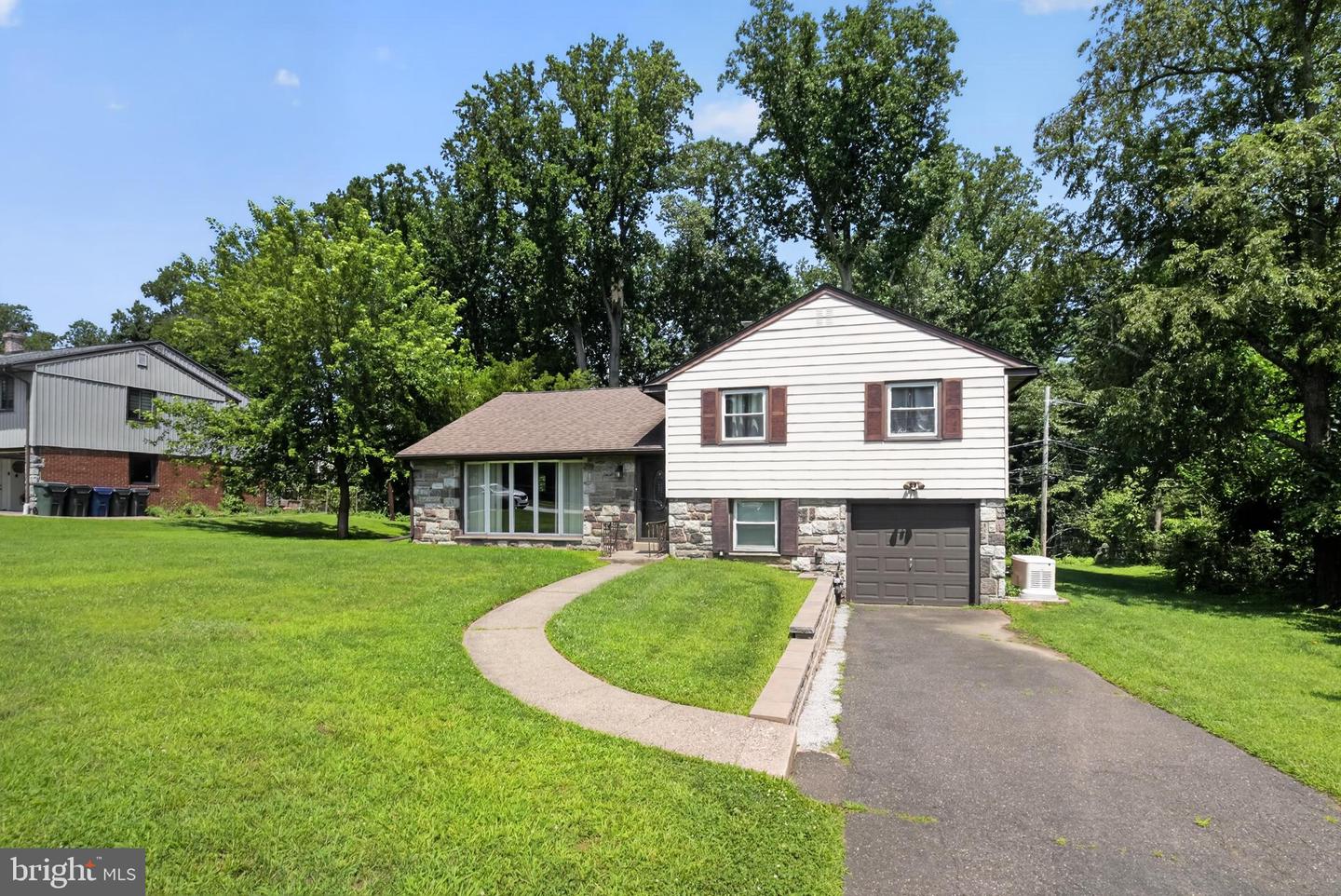 615 Hoyt Road, Huntingdon Valley