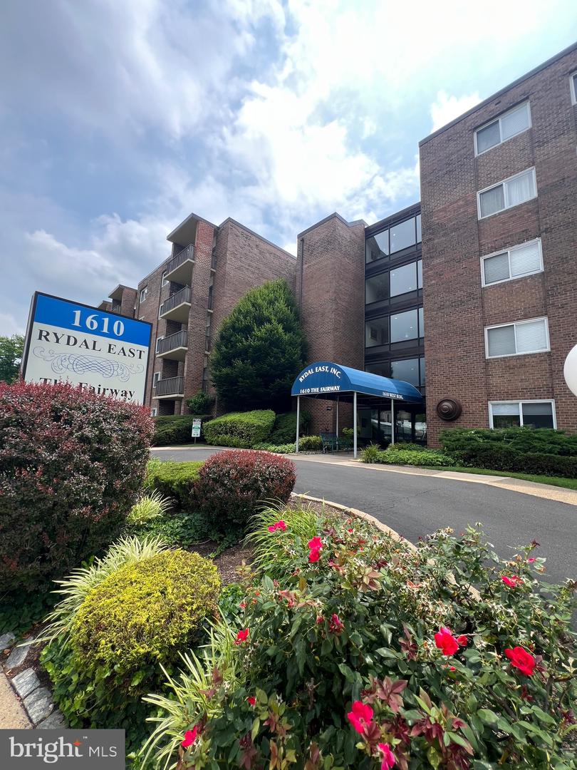 1610 The Fairway #401w