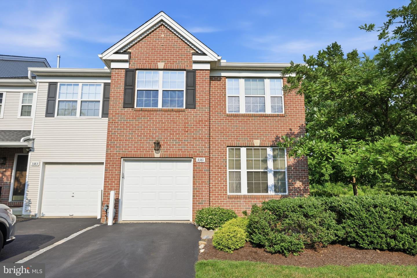 3381 Woodland Circle