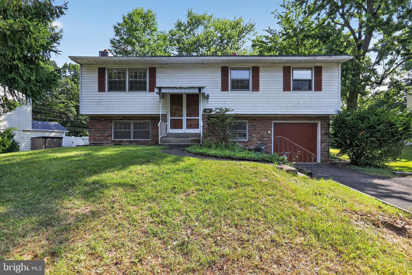 807 Yorktown Street