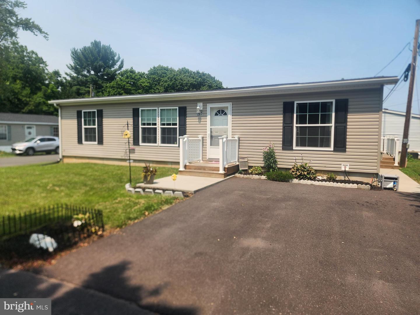 165 W Ridge Pike #207