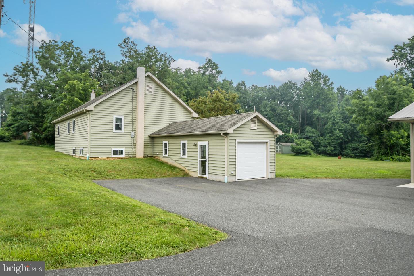 2016 Adams Road, East Greenville