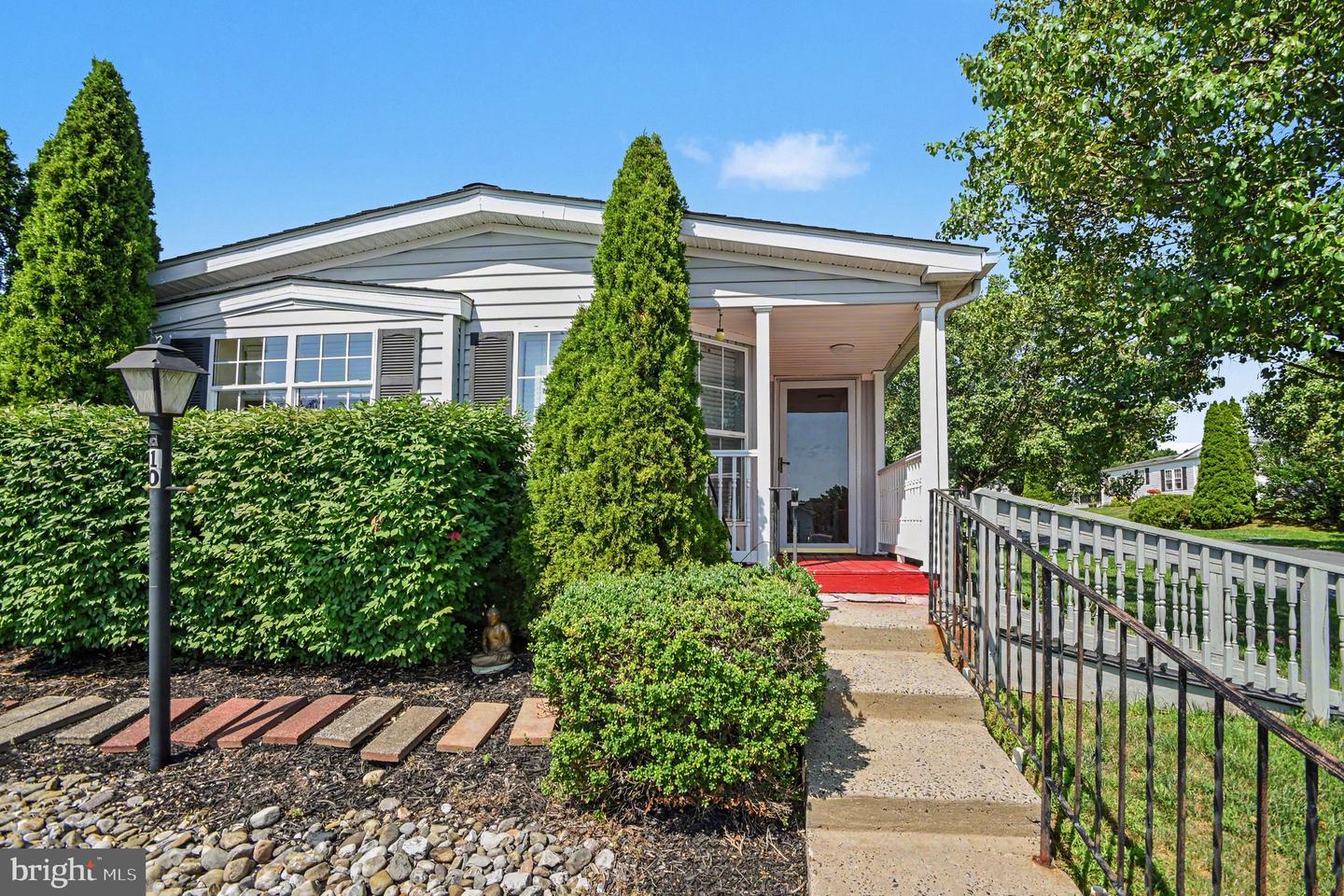 10 Juniper Court W
