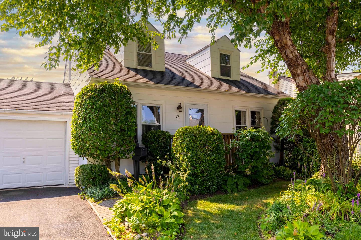 931 Tennis Avenue