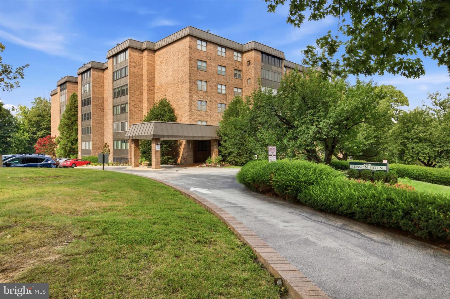 930 W Montgomery Avenue #403