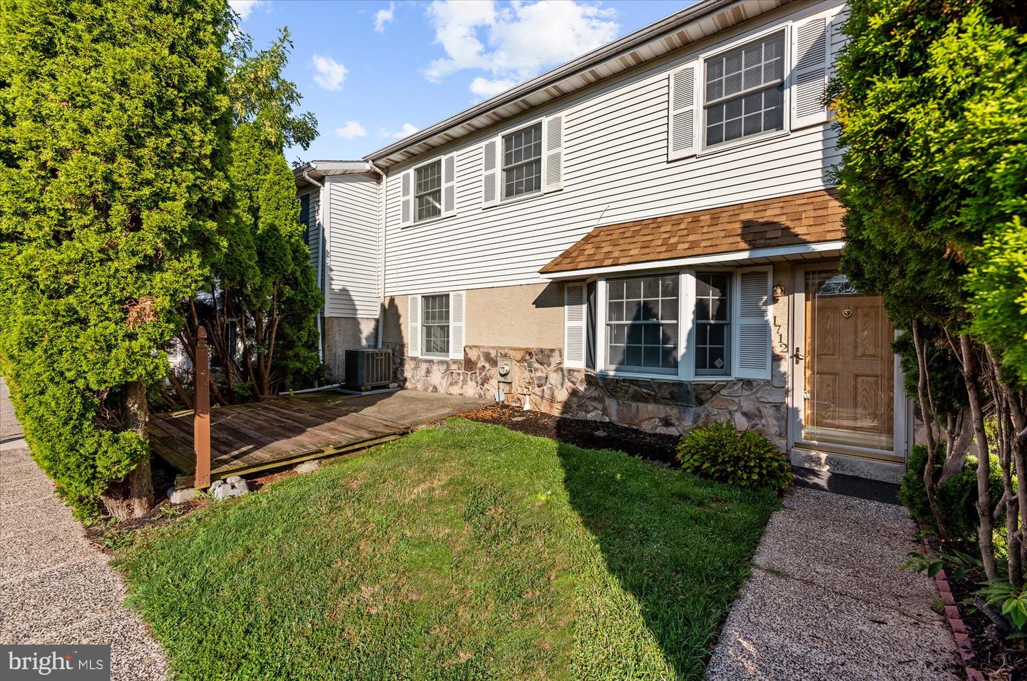 1712 Whitpain Hills Hills