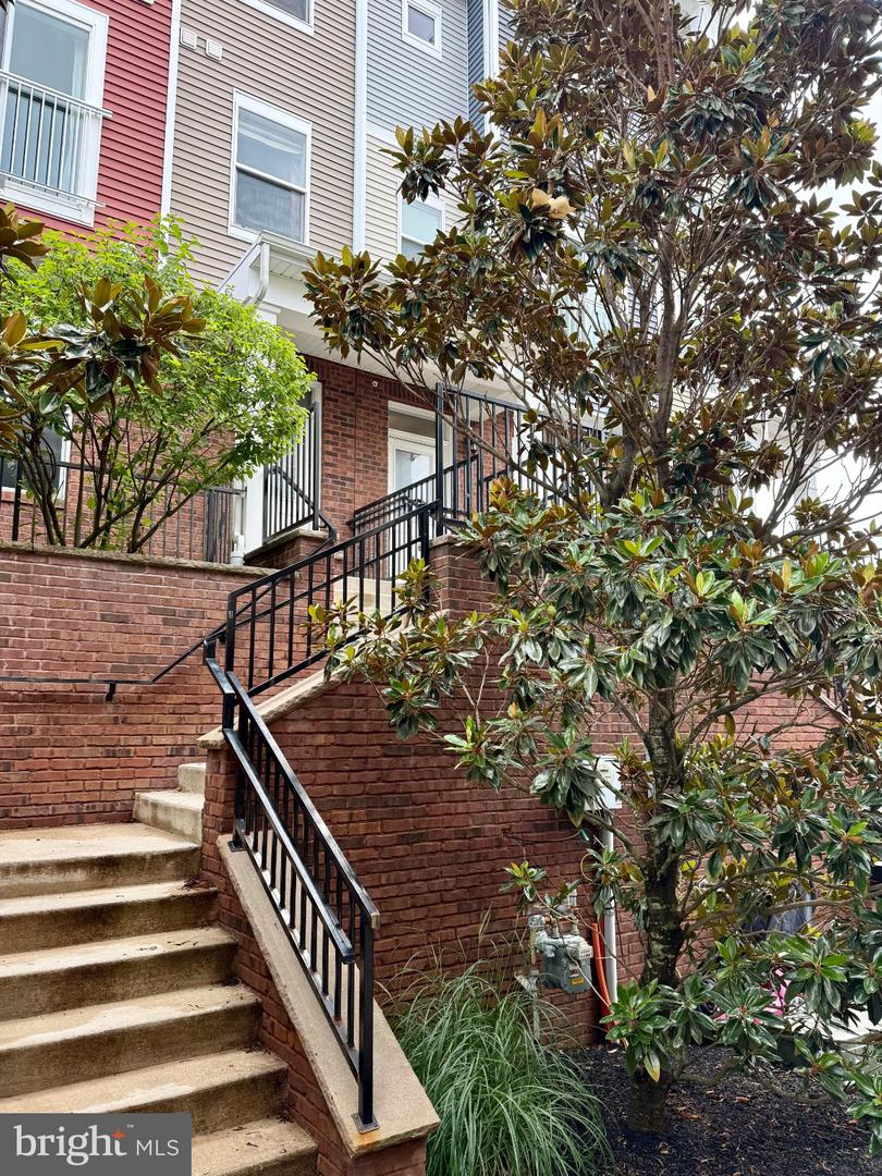 367 W 7th Avenue