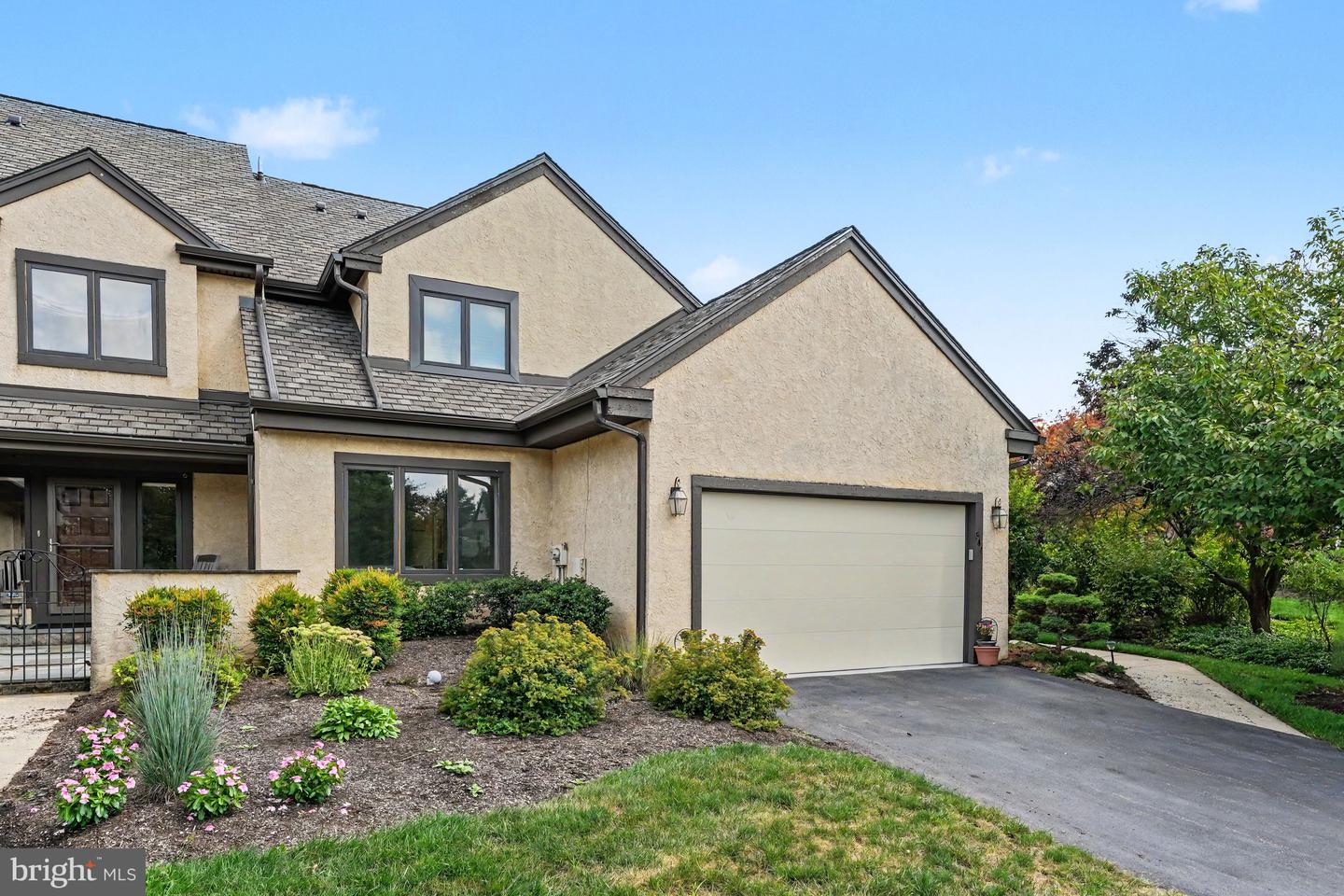 944 Hedgerow Court