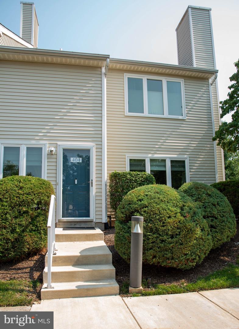 404 Colettes Court #404