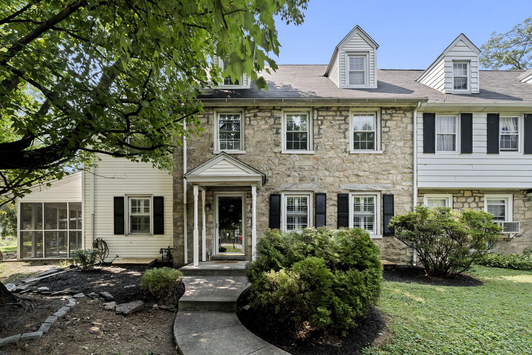 1401 Surrey Lane