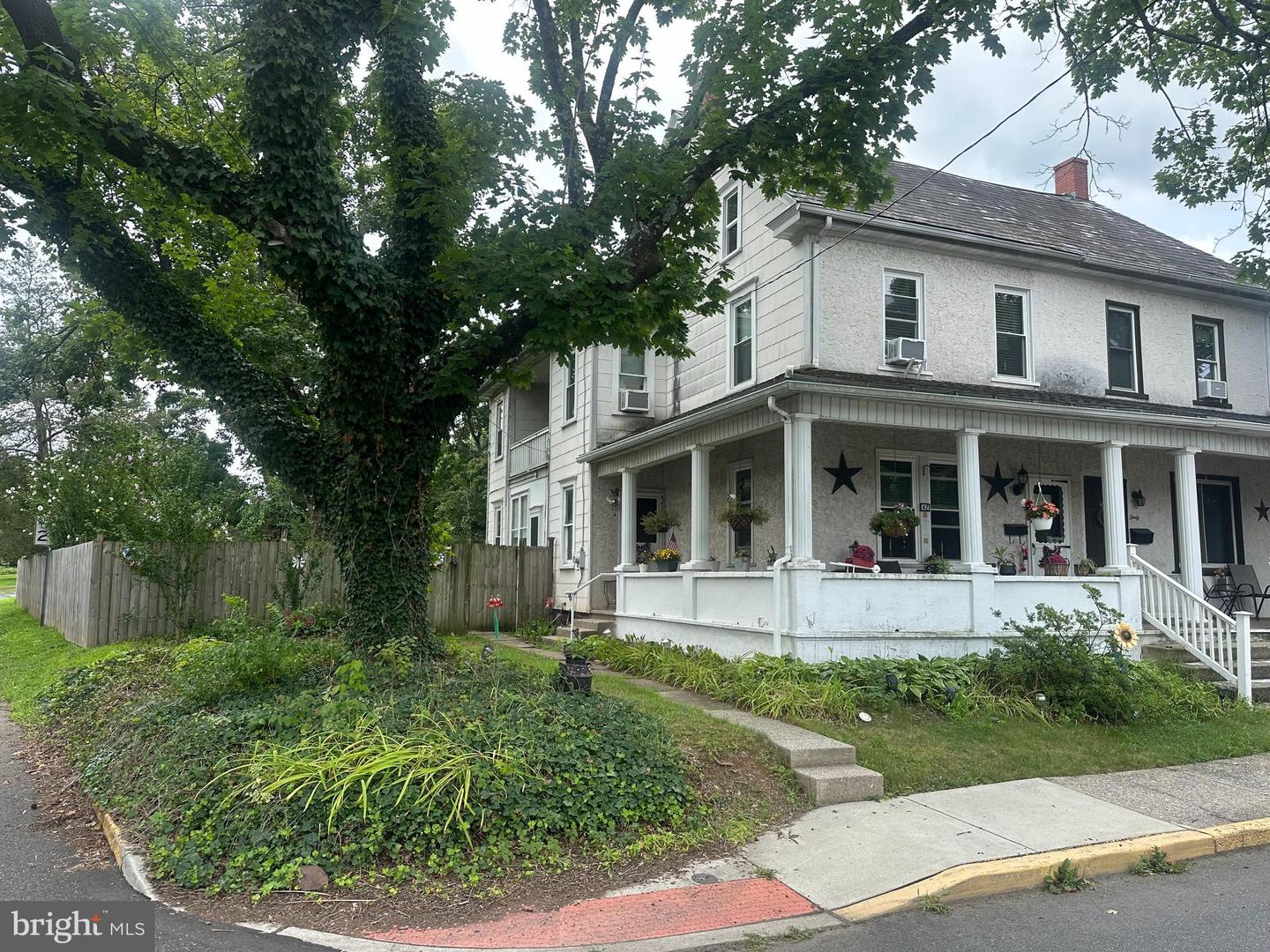 42 E Third St