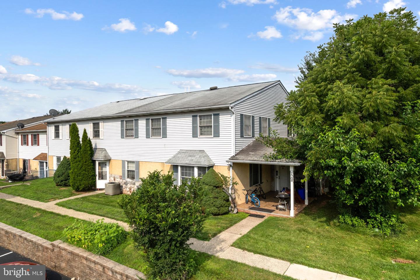 1709 Whitpain Hills
