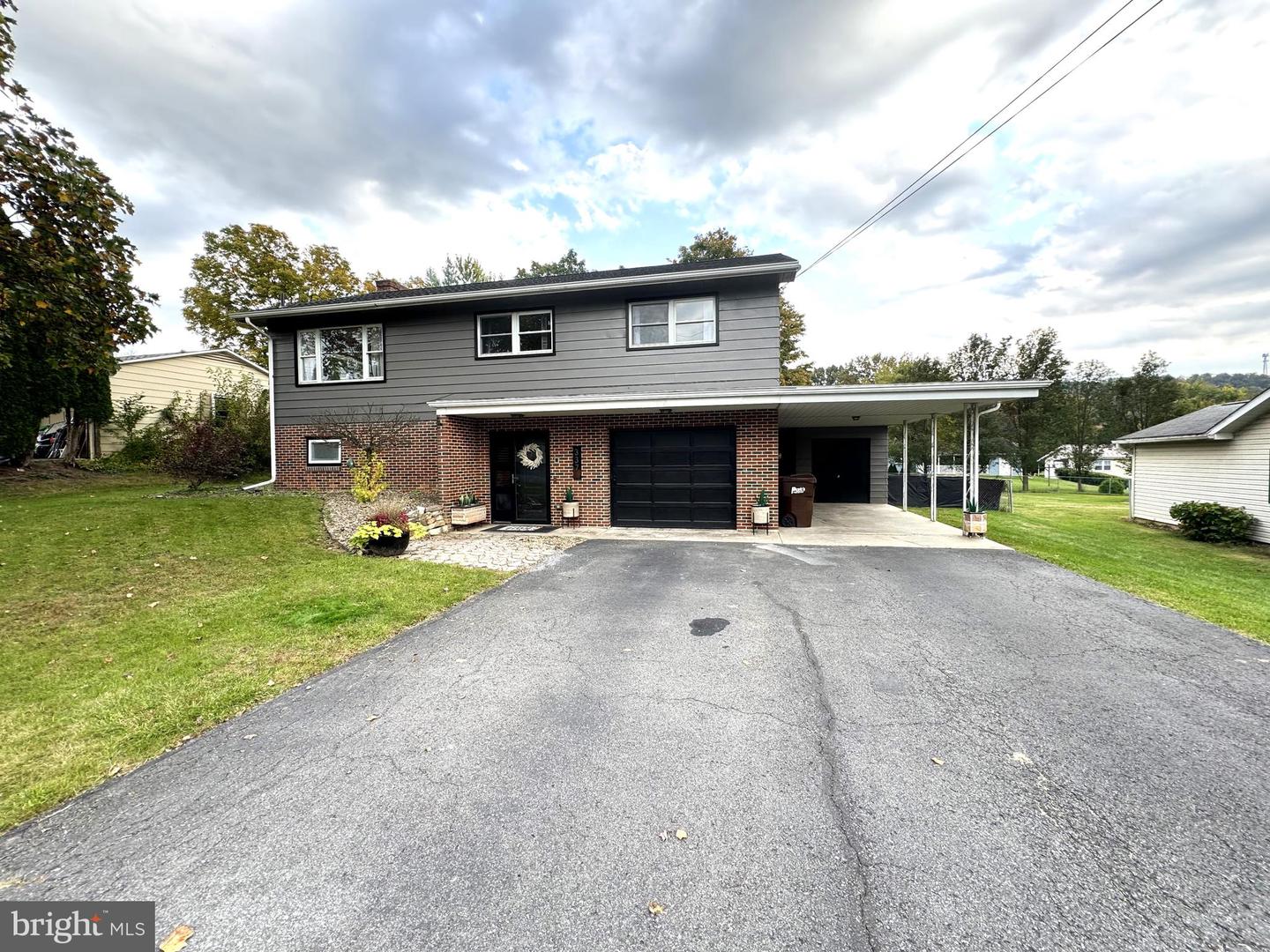 337 Cottage Place, Lewistown