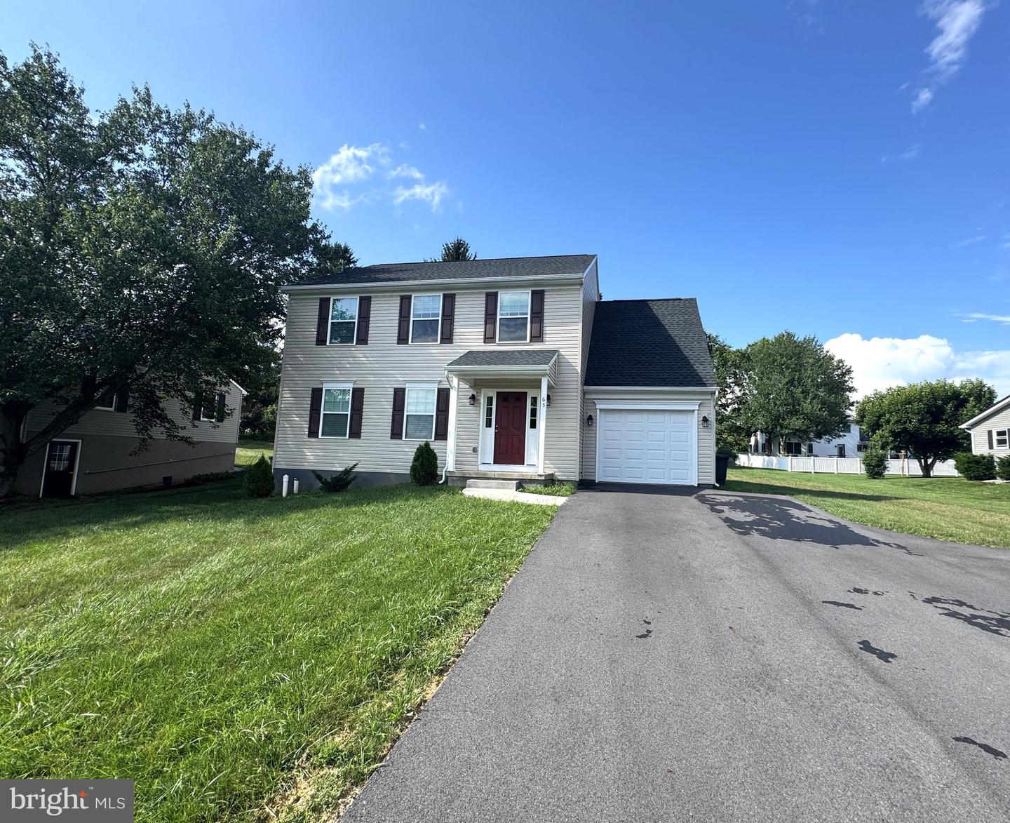 65 Hillside Dr, Lewistown