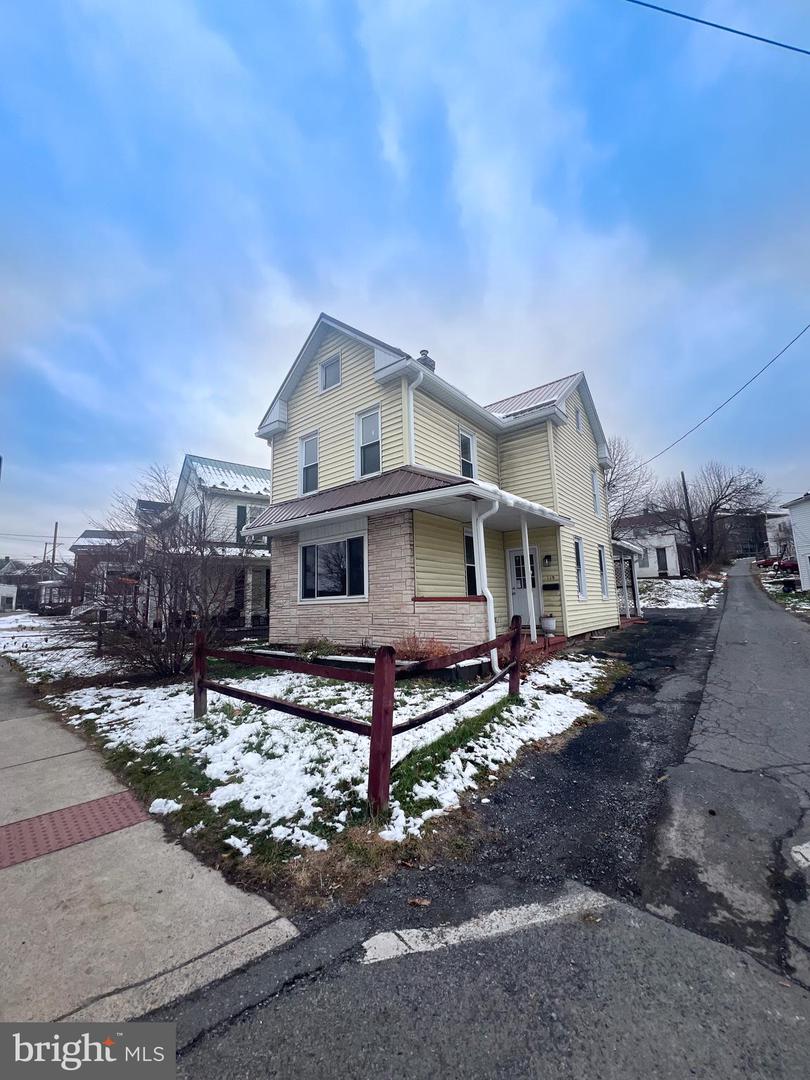 119 S Walnut Street, Lewistown