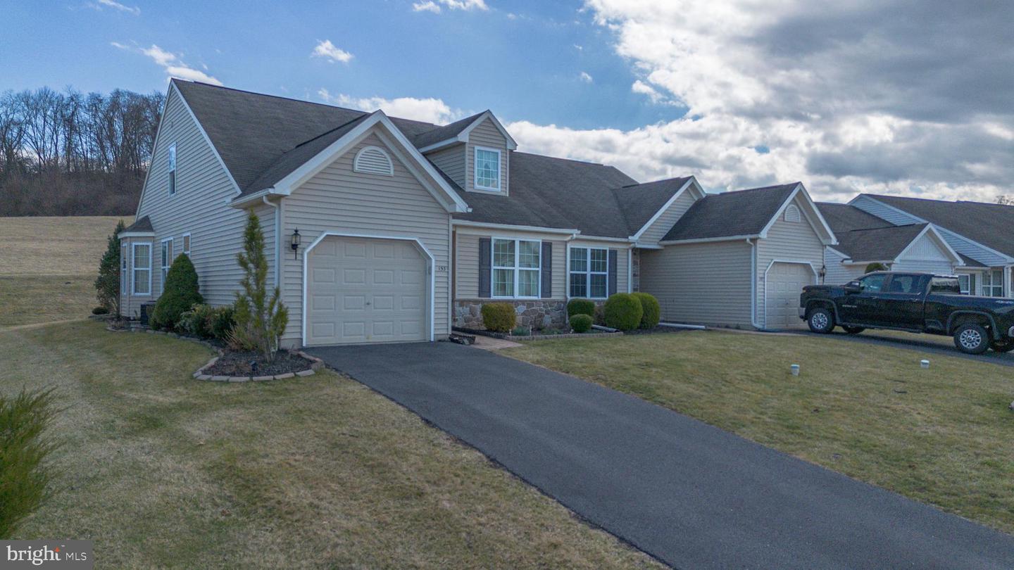 153 Cambridge Ln, Lewistown