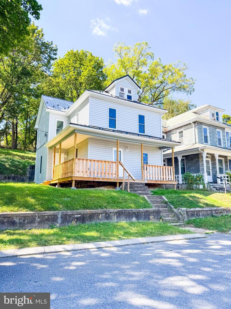 32 S Mann Avenue, Yeagertown