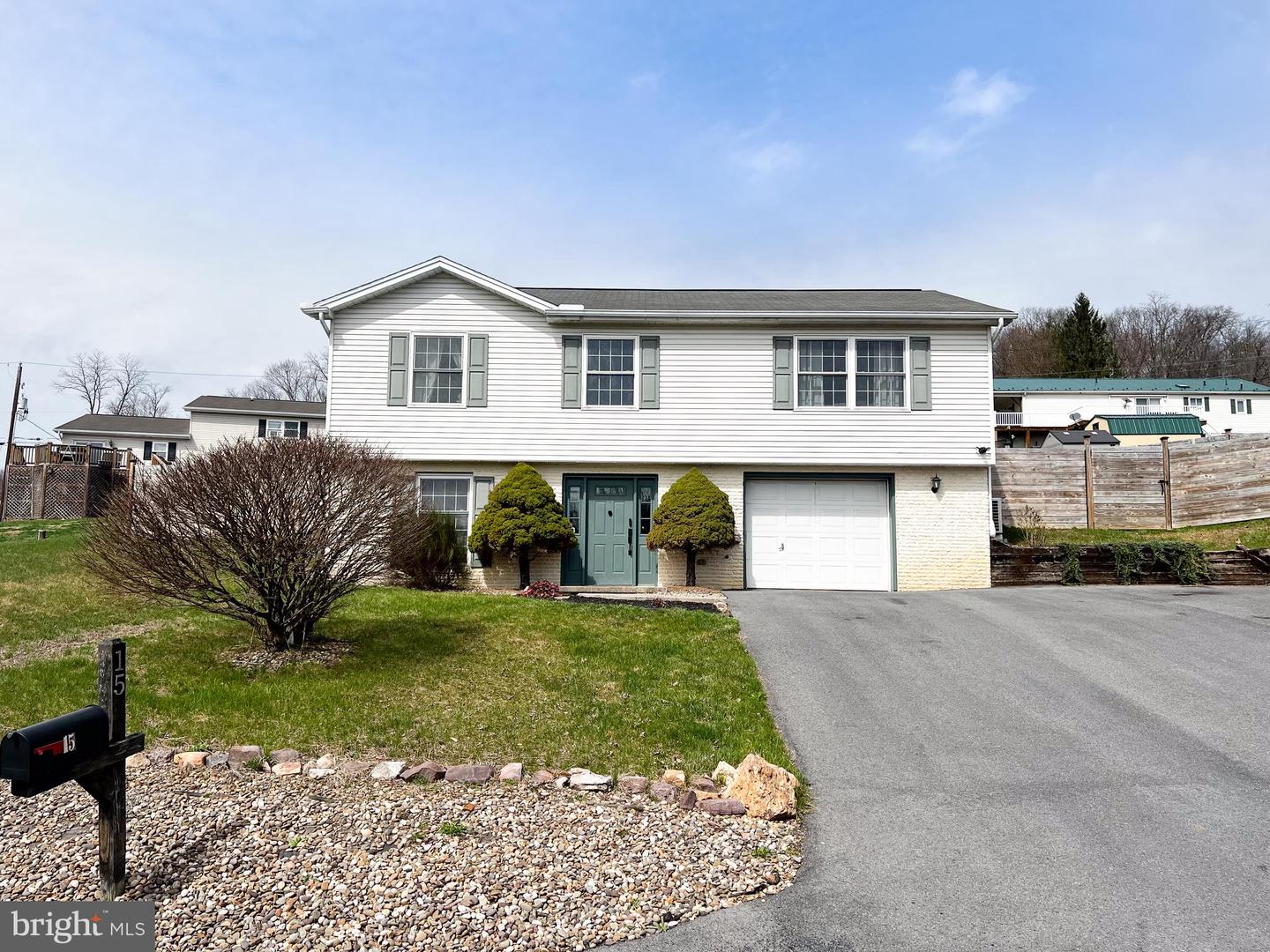 15 Birch Drive, Lewistown