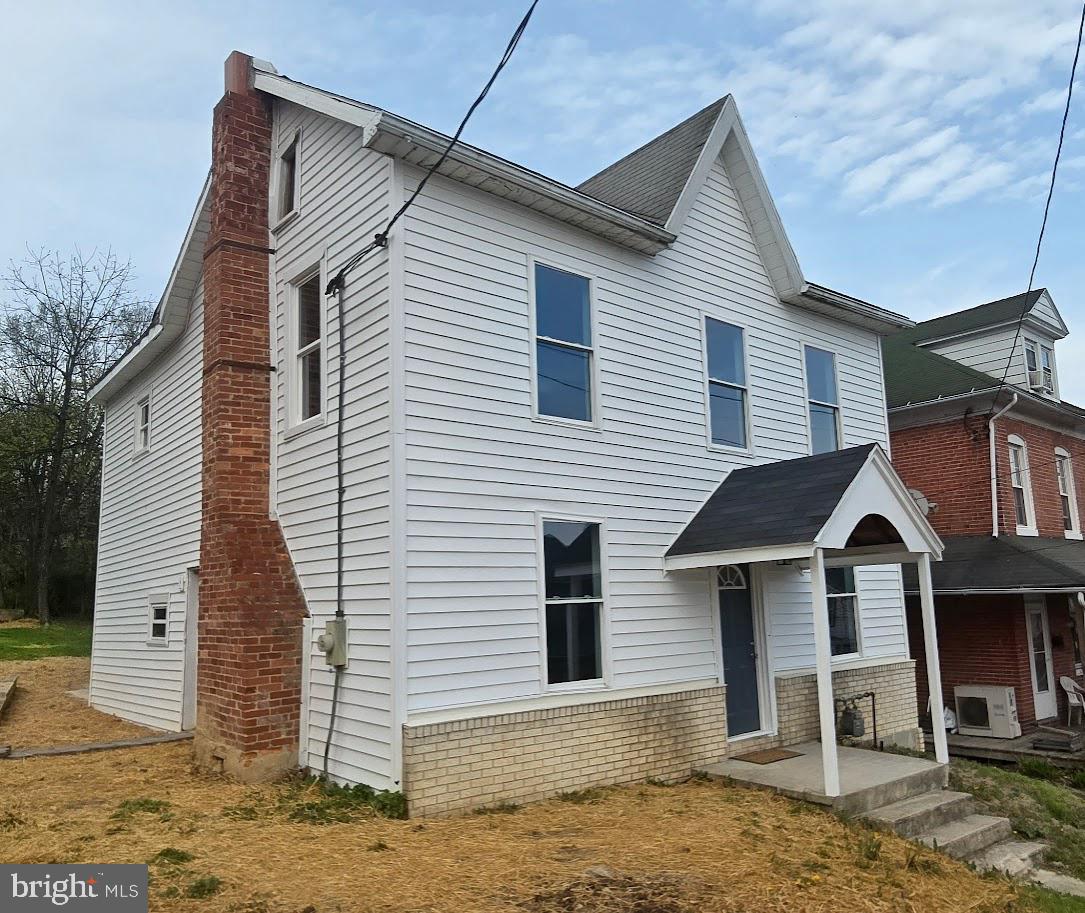 128 N Walnut Street, Lewistown