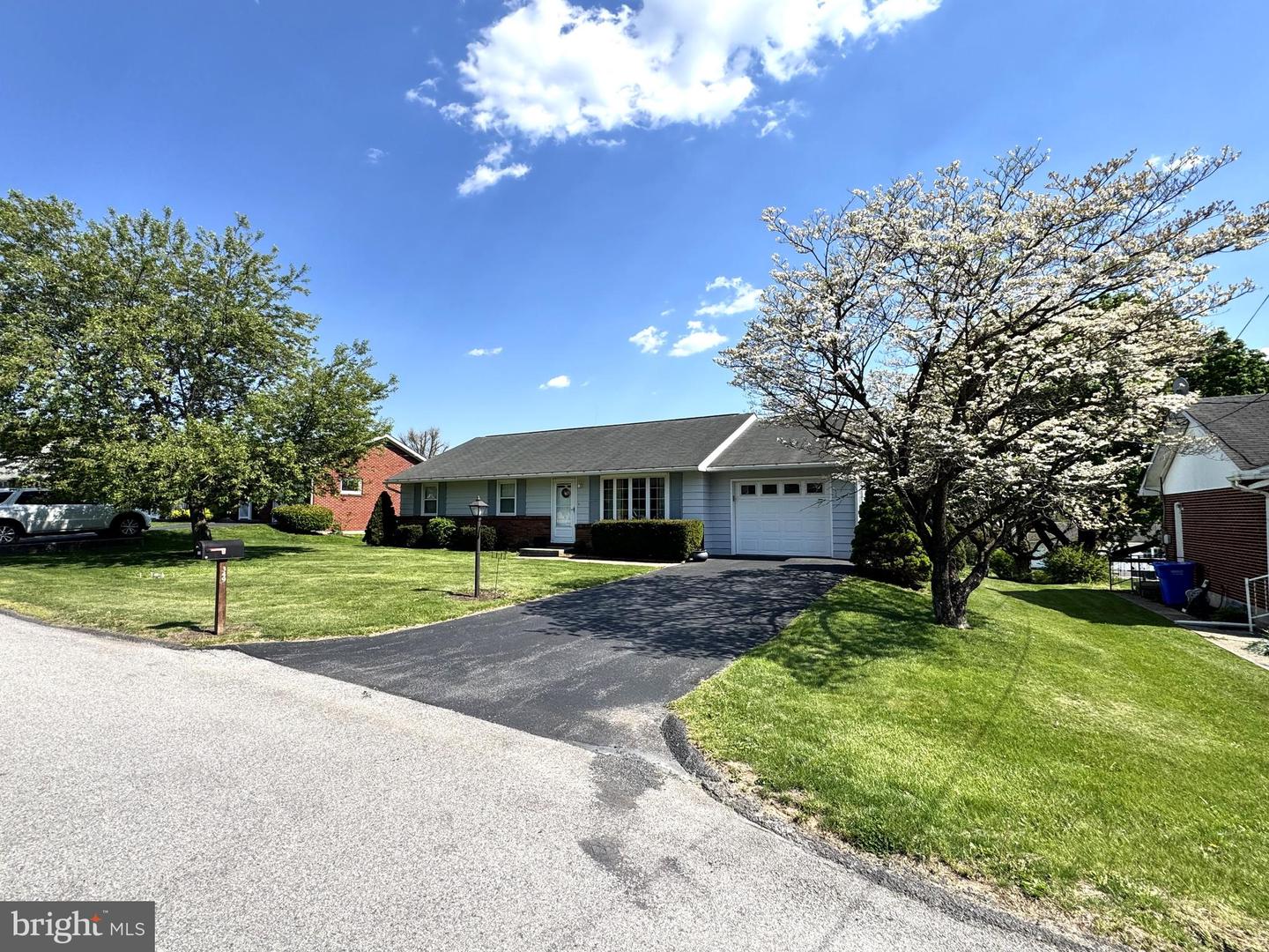 349 Holiday Lane, Lewistown