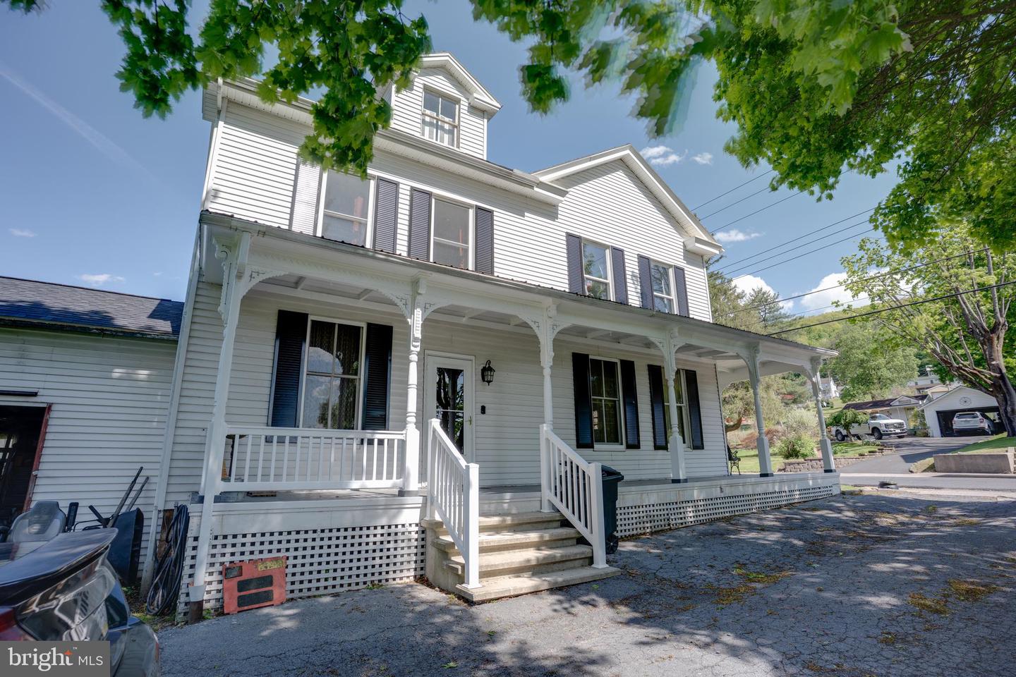 611 E Freedom Avenue, Burnham