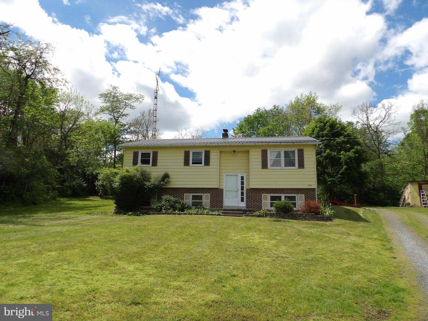 1045 Lockport Road, Lewistown